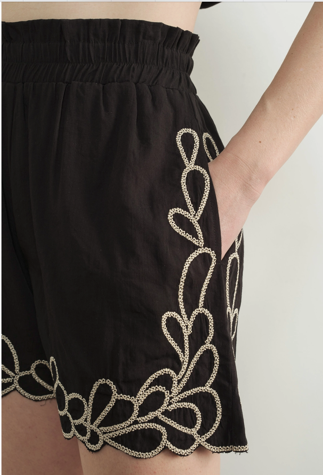 Embroidered Hem Elastic Waist Shorts