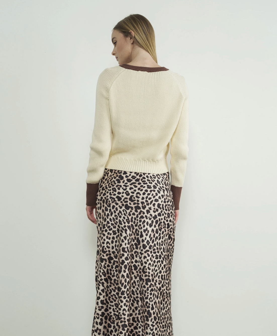 Color Blocked Round Neck Cardigan