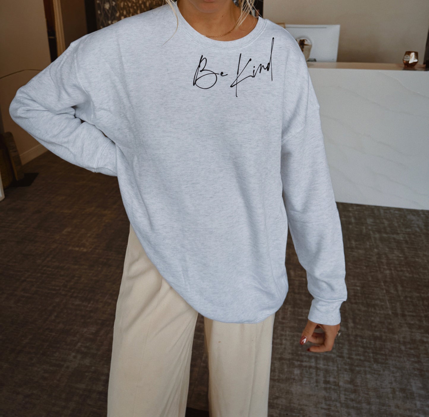 BE KIND crew neck sweathshirt